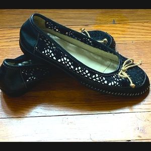 🌼Coldwater Creek black leather open weave one inch slip ons🌼size 6